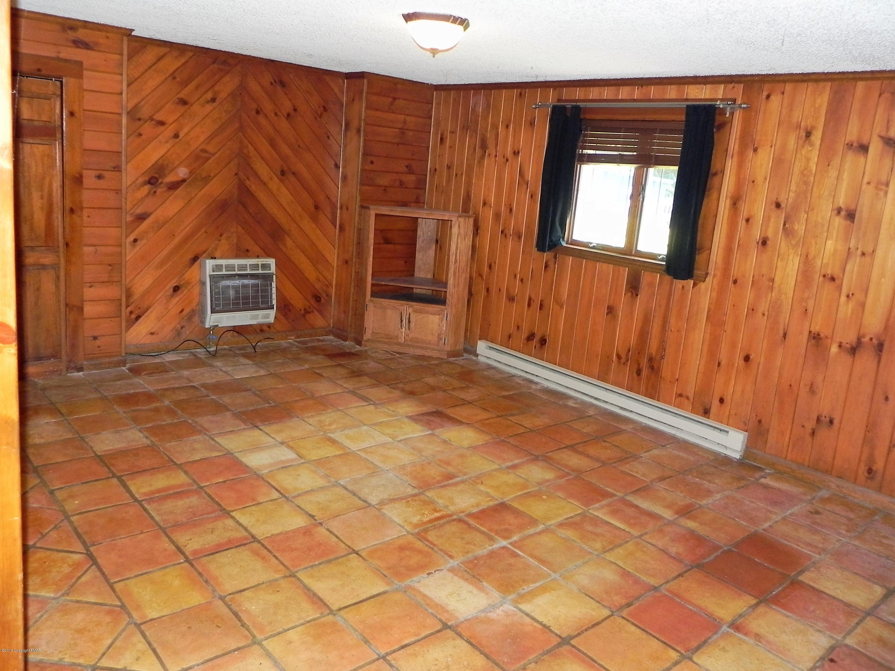 141 Rinker Road Stroudsburg, PA 18360 - Photo 18 of 29 an empty room with windows