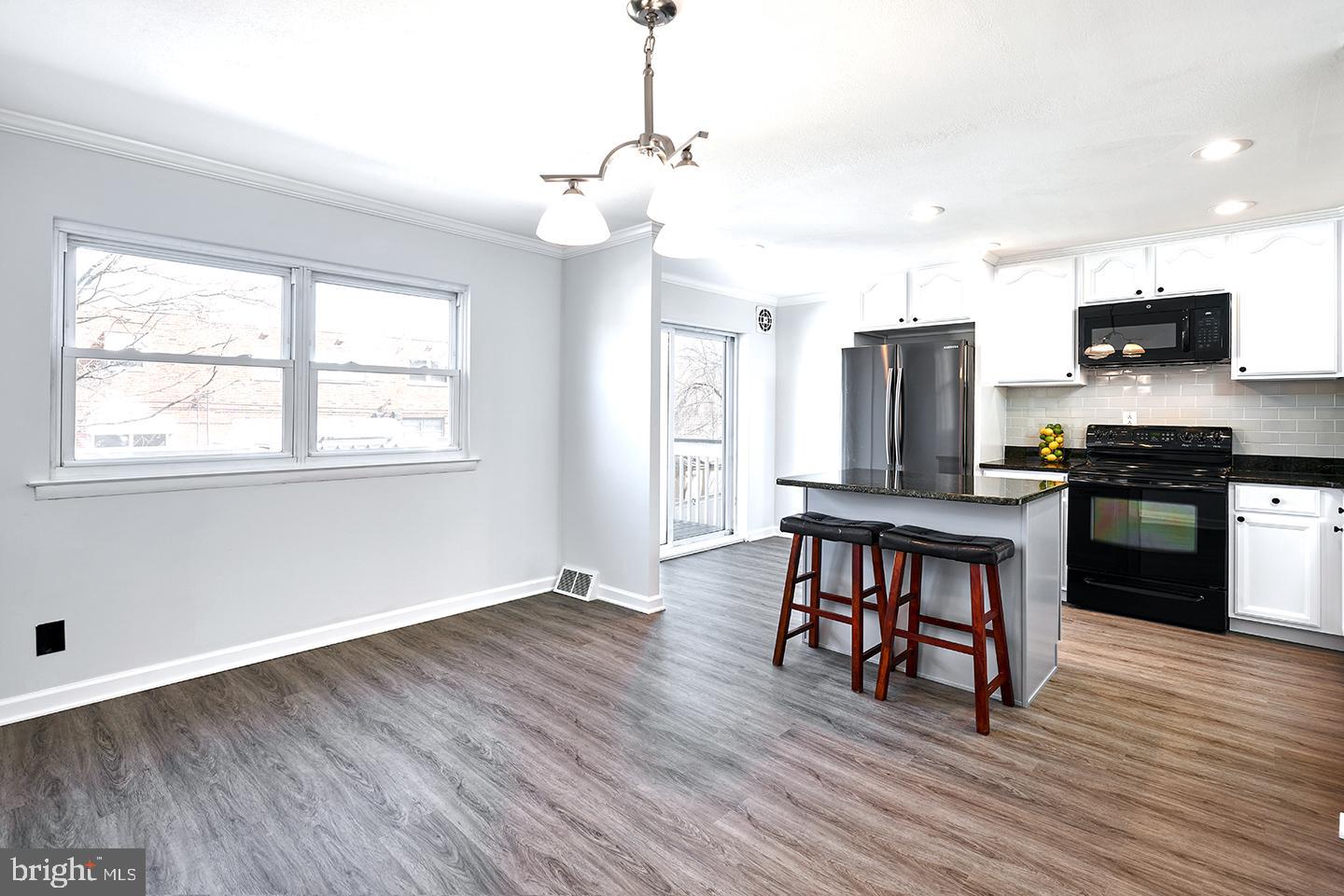 12758 Minden Road Philadelphia, PA 19154 - Photo 3 of 26