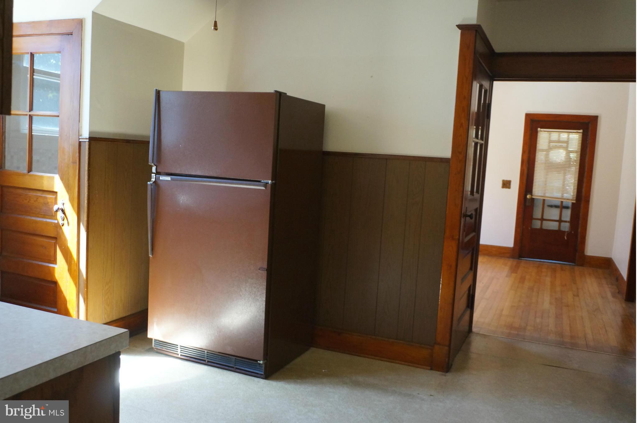 2117 Oak Road Baltimore, MD 21219 - Photo 7 of 14 Kitchen