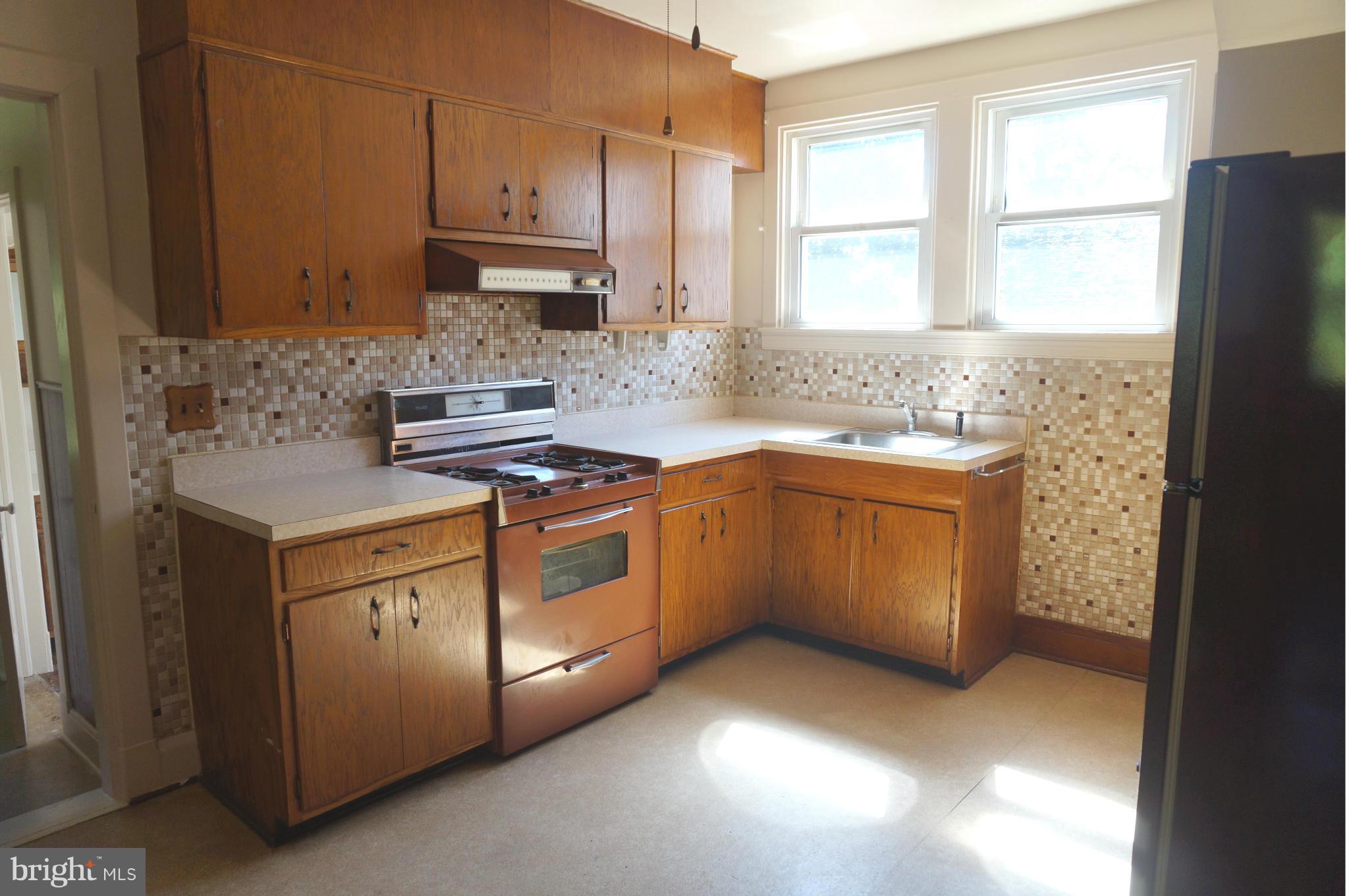 2117 Oak Road Baltimore, MD 21219 - Photo 8 of 14 Kitchen