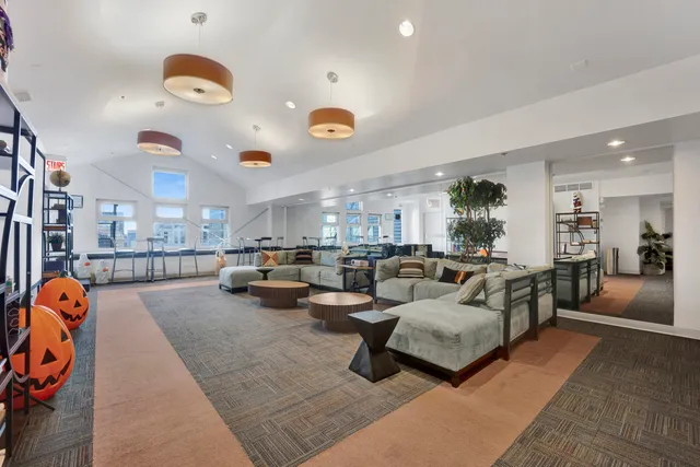 $395,000 | 40 East 9th Street, Unit 609, Chicago, IL 60605