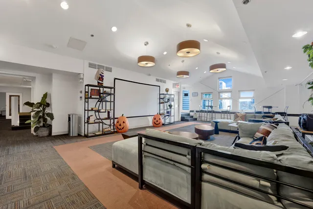 $395,000 | 40 East 9th Street, Unit 609, Chicago, IL 60605