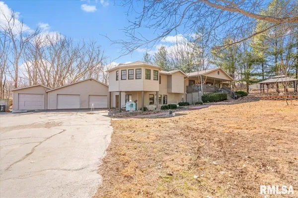 $609,900 | 7460 Rolling Oaks Drive, Sherman, IL 62684