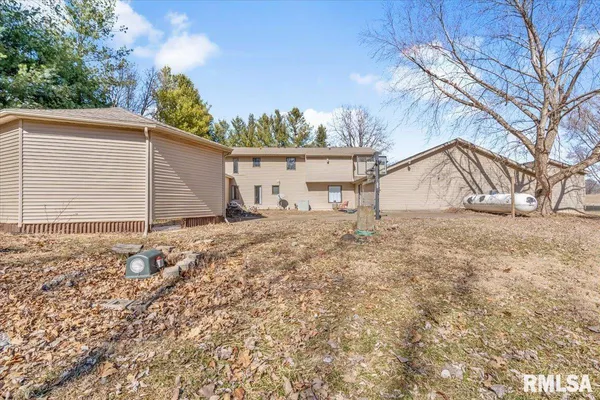 $609,900 | 7460 Rolling Oaks Drive, Sherman, IL 62684