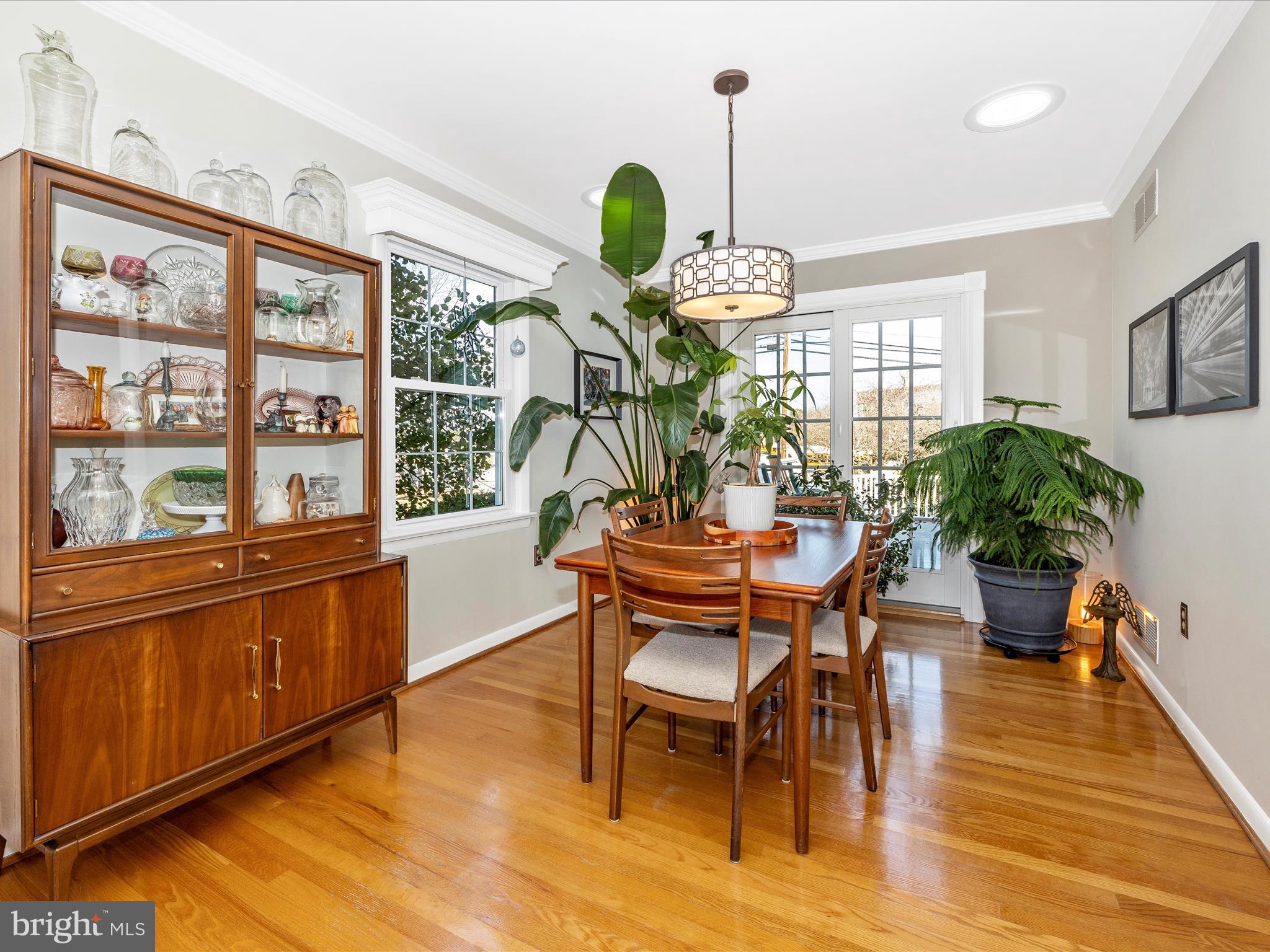 16 Kline Boulevard Frederick, MD 21701 - Photo 21 of 62 a dining room with furniture a potted plant and wooden floor