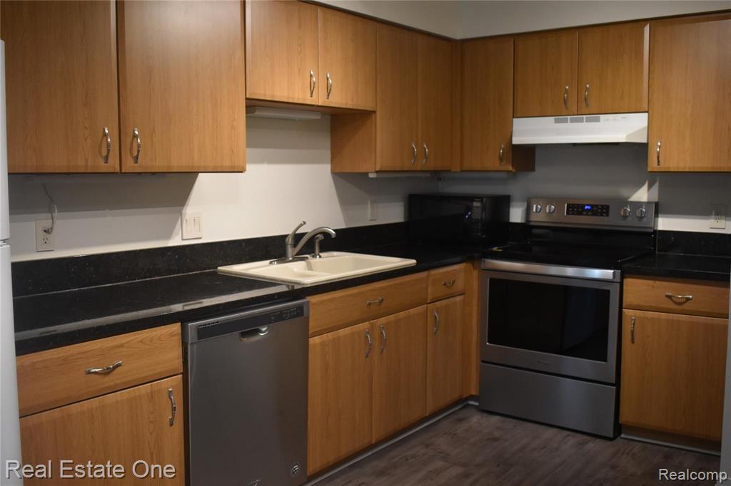 654 Glasgow Court Rochester Hills, MI 48307 - Photo 15 of 30