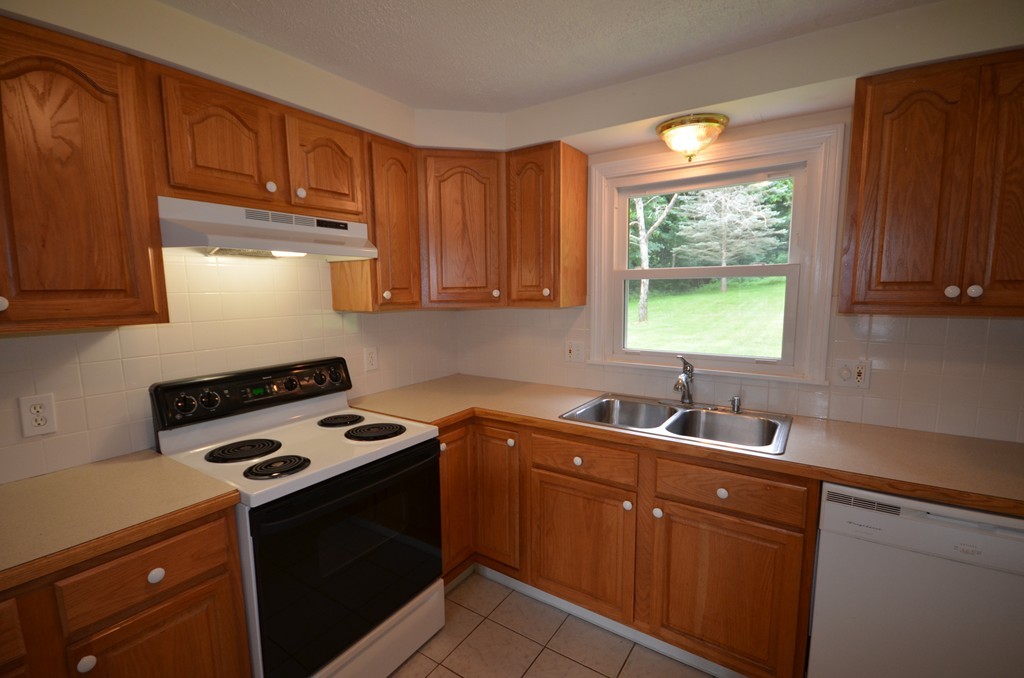 3 Yellow Farm Road Deerfield, MA 01373 - Photo 6 of 26 Gallery Image 6