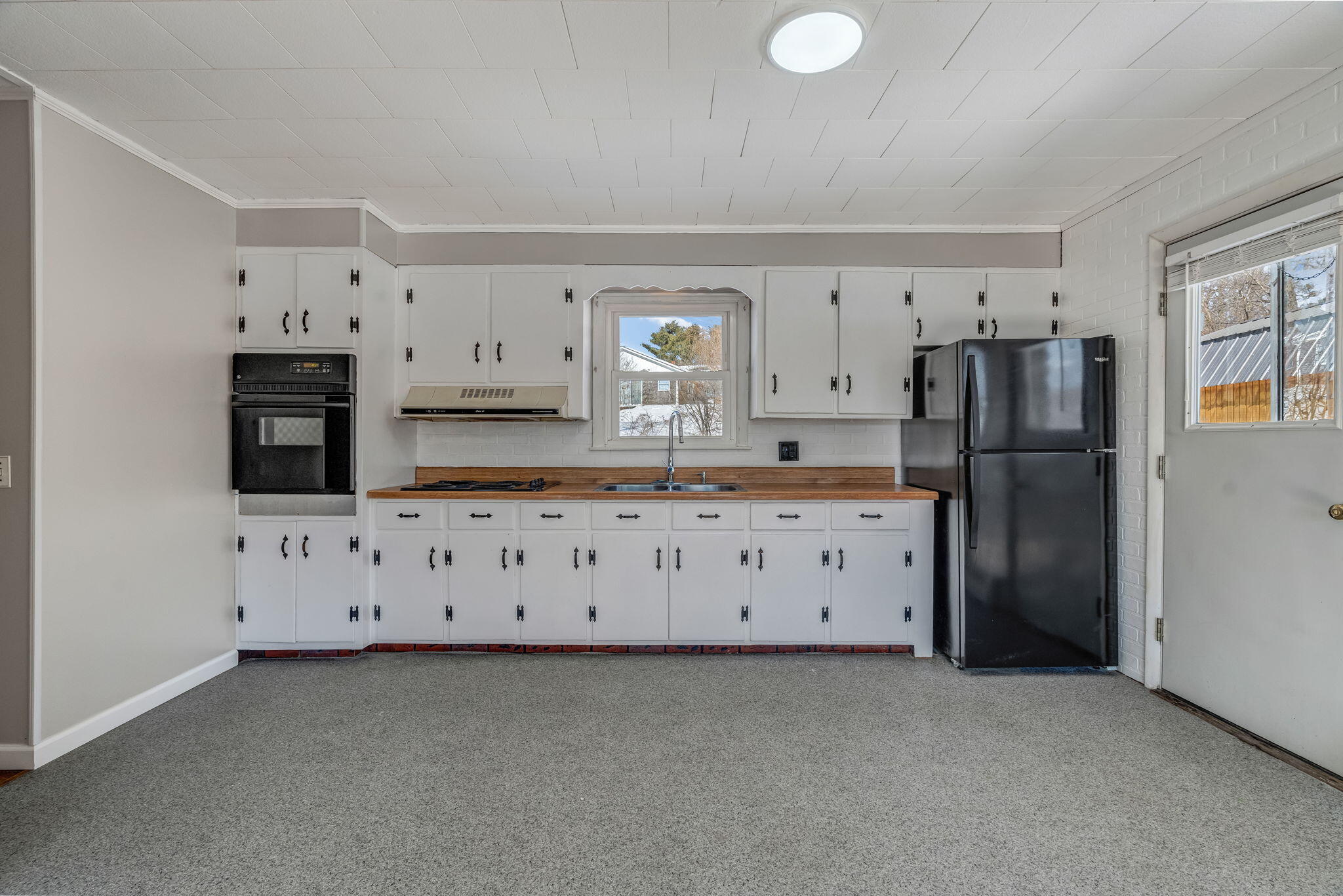 352 Main Road Eddington, ME 04428 - Photo 9 of 44 Kitchen