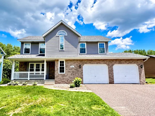 $479,900 | 5501 Golfview Avenue North, Oakdale, MN 55128