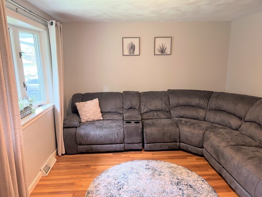 8 Silverbirch Road Billerica, MA 01821 - Photo 10 of 26