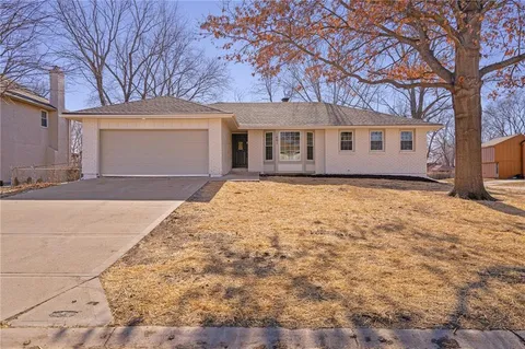 $439,000 | 1001 East Piatt Lane, Olathe, KS 66061