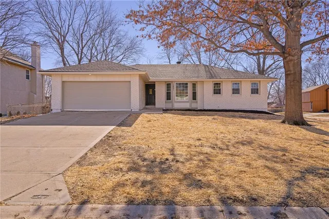 $439,000 | 1001 East Piatt Lane, Olathe, KS 66061