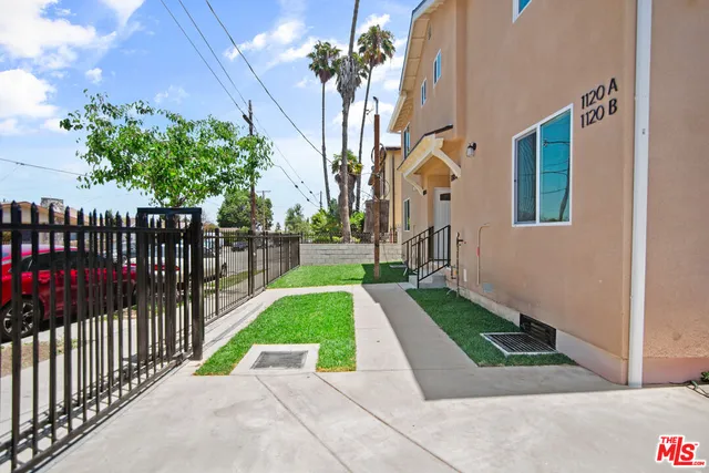 $2,900 | 1120 West 110th Street, Unit 1/2, Los Angeles, CA 90044