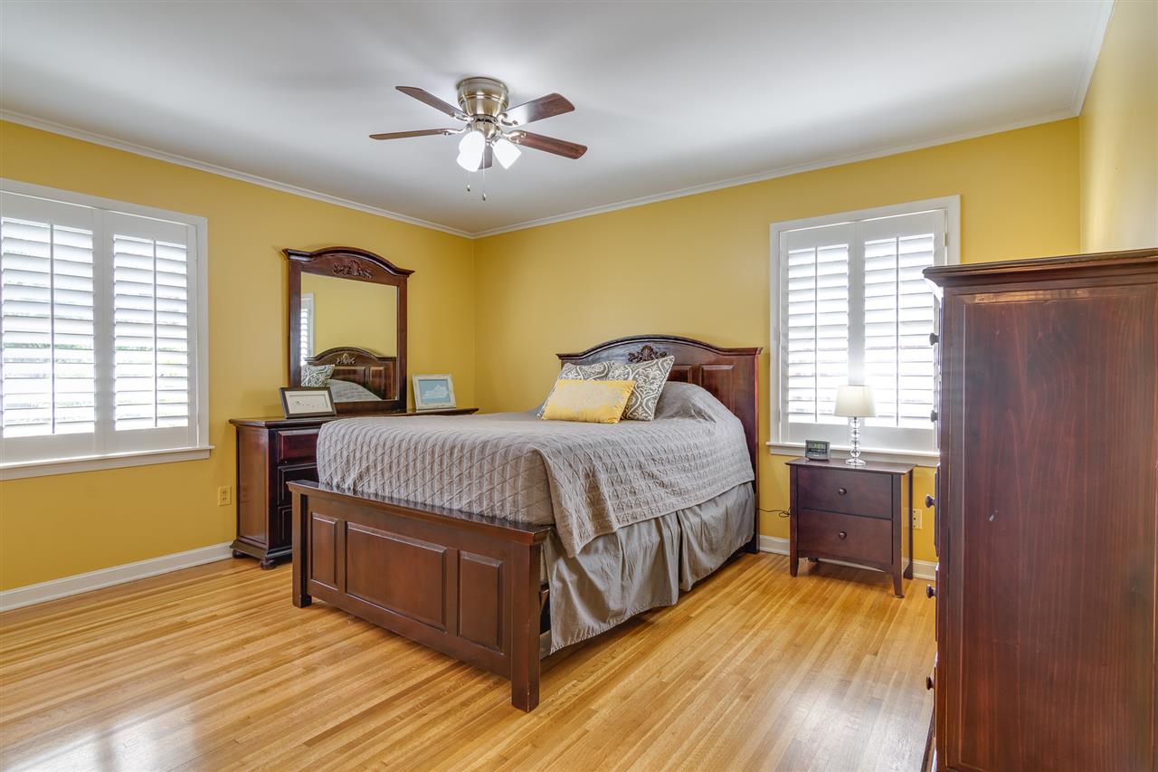 5125 Sequoia Road Memphis, TN 38117 - Photo 16 of 25 Spacious Master with full bath!