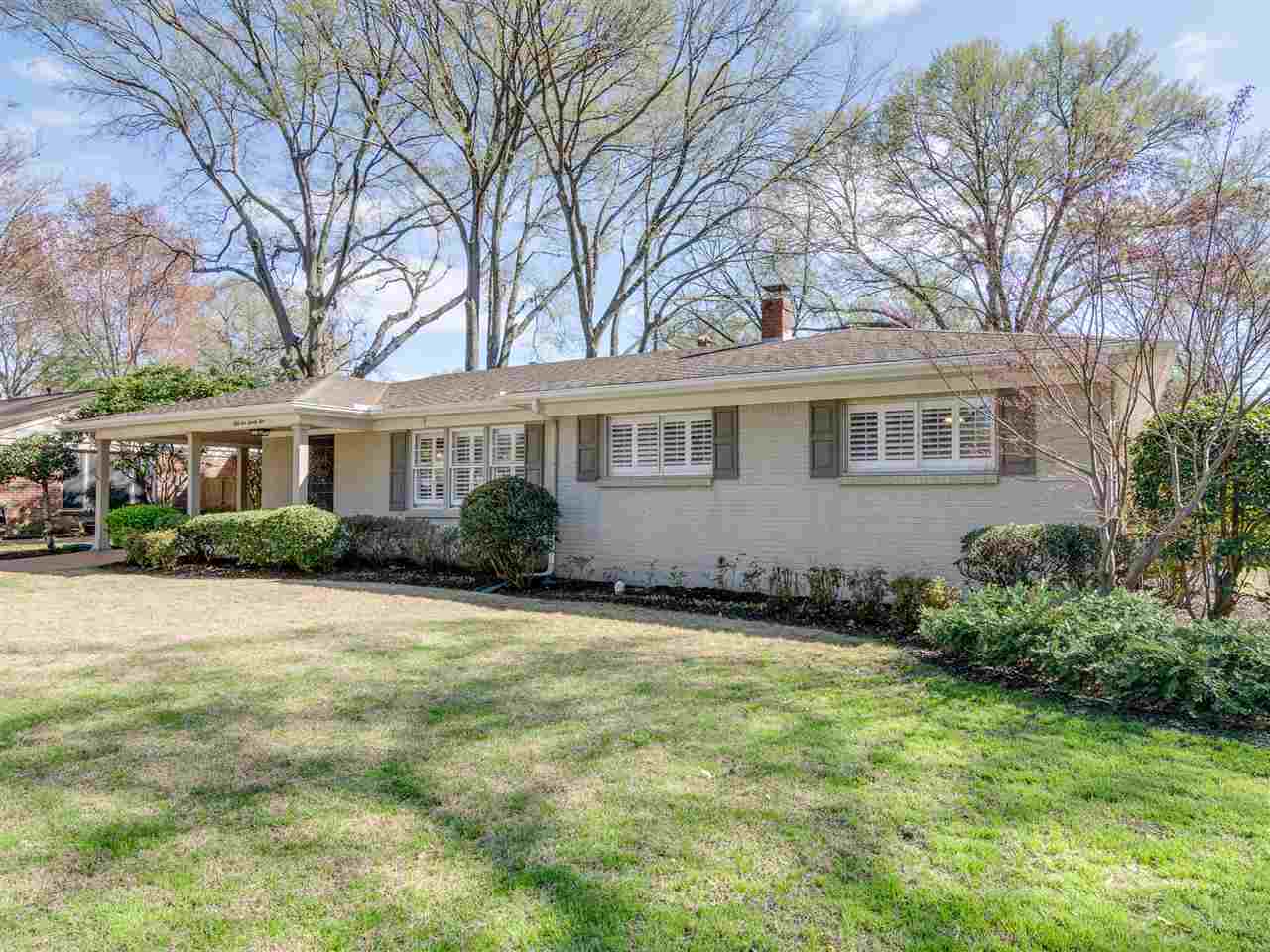 Conveniently located to all points of the city and just a short walk to the Greenline!