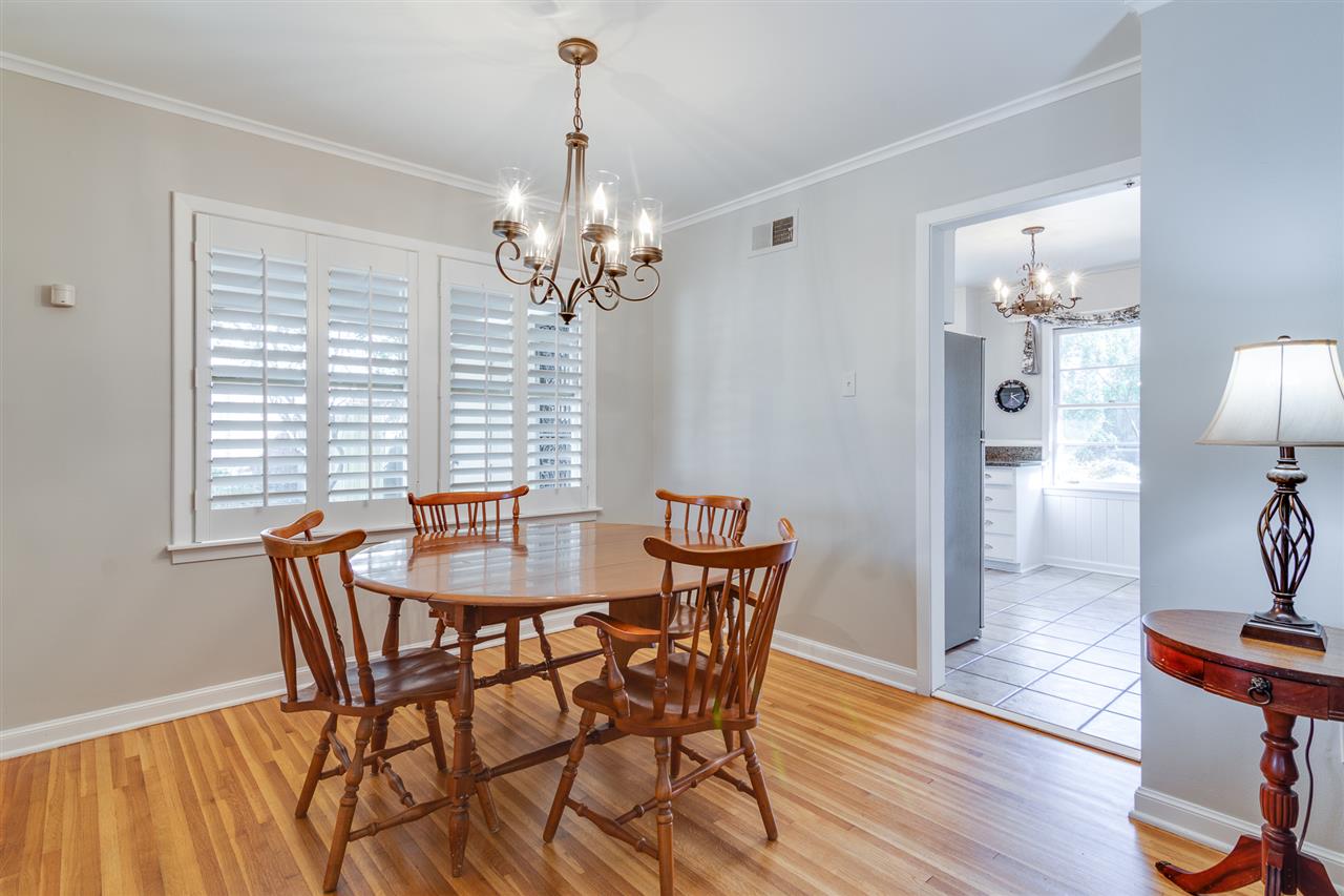 Sellers have added a new light fixture.