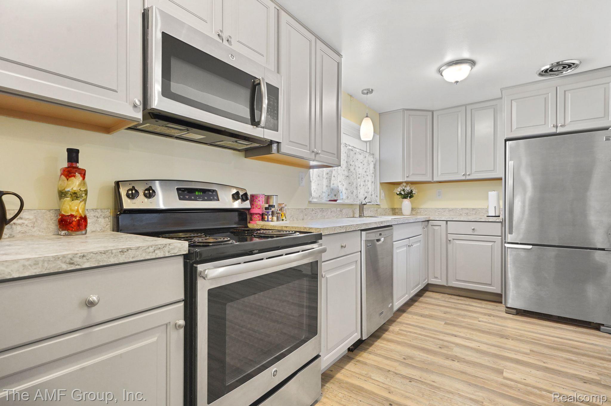 308 North Rochester Road, Unit 2 Clawson, MI 48017 - Photo 4 of 13 Updated kitchen with tons of counter space.