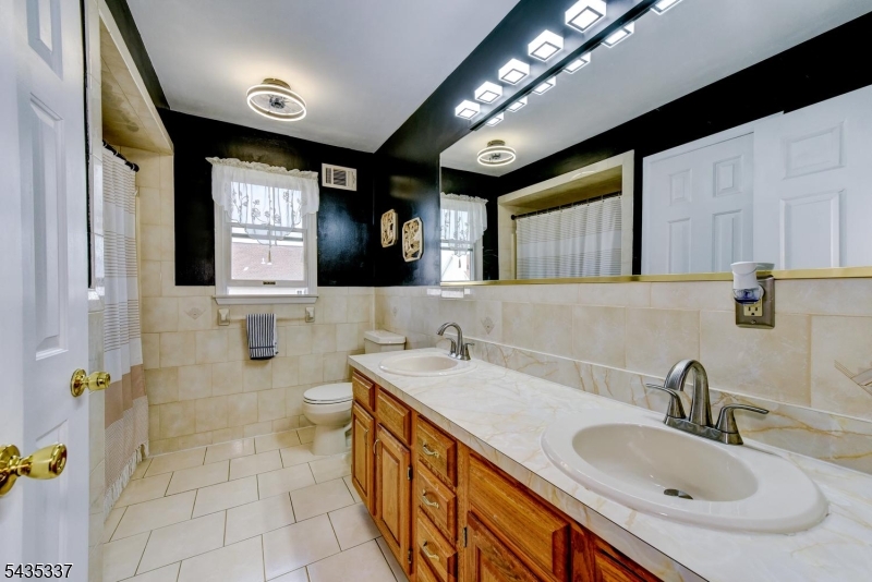 808 Columbus Avenue Raritan, NJ 08869 - Photo 31 of 47