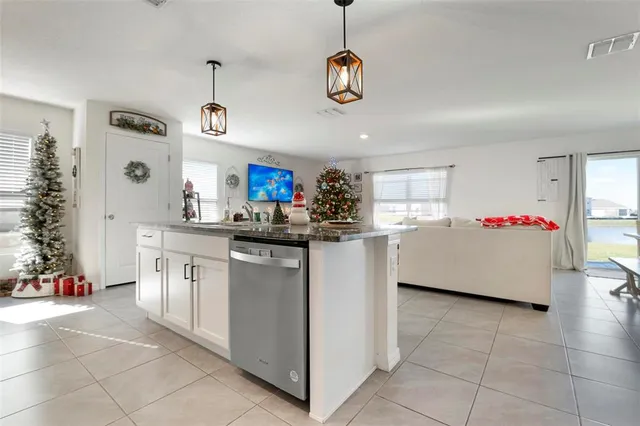 $399,900 | 10215 Charlotte Dr., Parrish, FL 34219