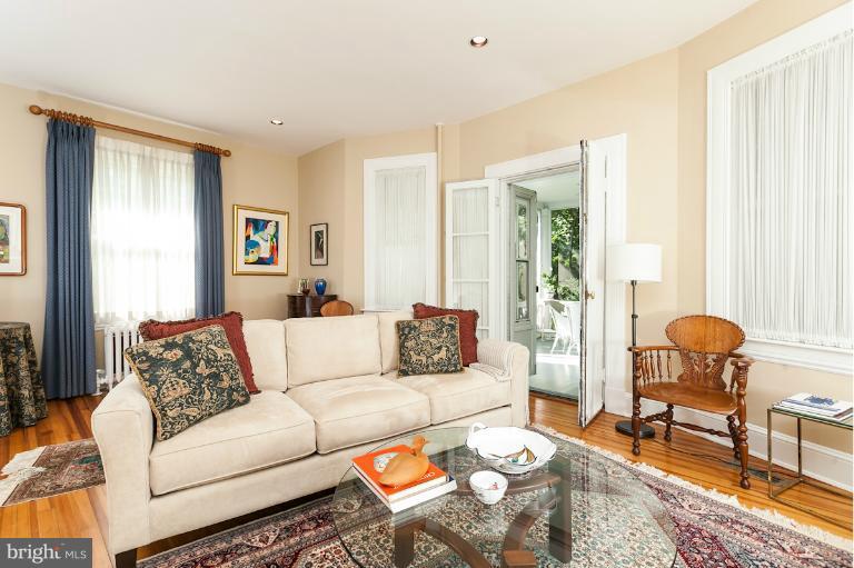 2200 Chilham Road Baltimore, MD 21209 - Photo 14 of 30 Living Room