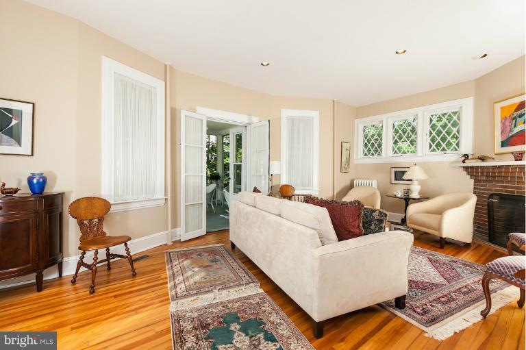 2200 Chilham Road Baltimore, MD 21209 - Photo 15 of 30 Living Room