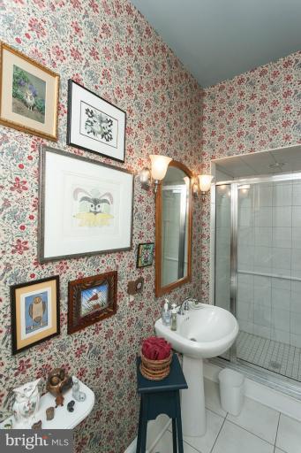 2200 Chilham Road Baltimore, MD 21209 - Photo 19 of 30 Bath