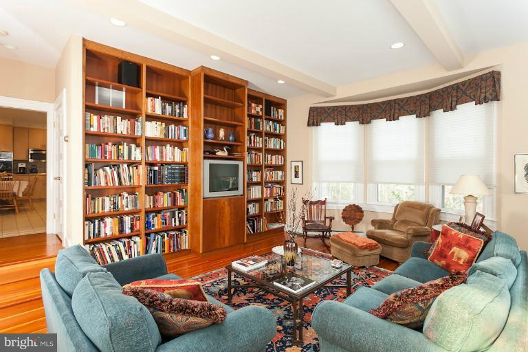 2200 Chilham Road Baltimore, MD 21209 - Photo 5 of 30 Family Room