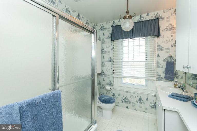 2200 Chilham Road Baltimore, MD 21209 - Photo 6 of 30 Bath