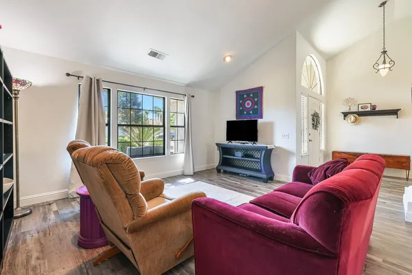 $548,444 | 2043 Escalon Avenue, Clovis, CA 93611