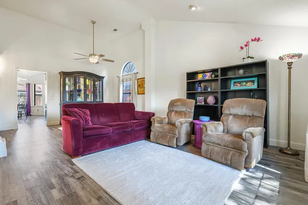 $548,444 | 2043 Escalon Avenue, Clovis, CA 93611