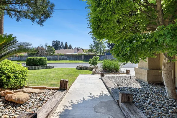 $548,444 | 2043 Escalon Avenue, Clovis, CA 93611