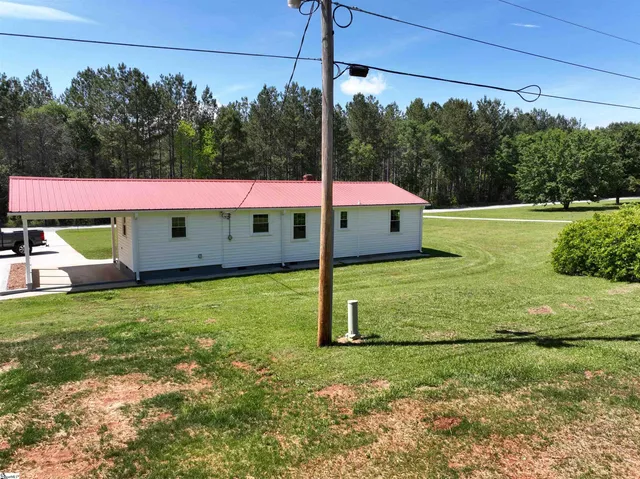 $360,000 | 566 West Pine Grove Road, Fair Play, SC 29643