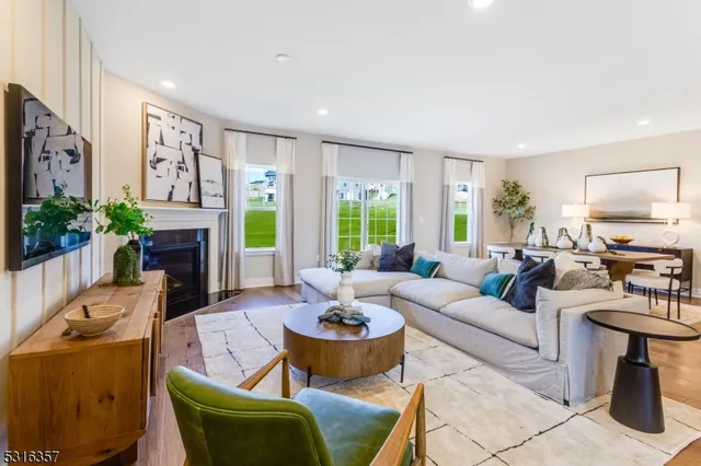 $1,029,355 | 13 Eastwood Terrace, East Hanover, NJ 07936