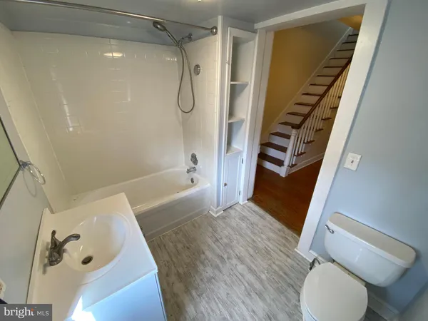 $1,645 | 604 Caroline Street, Unit 2, Fredericksburg, VA 22401