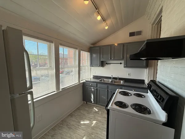 $1,695 | 604 Caroline Street, Unit 2, Fredericksburg, VA 22401