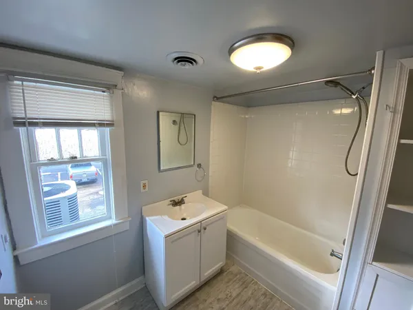 $1,645 | 604 Caroline Street, Unit 2, Fredericksburg, VA 22401