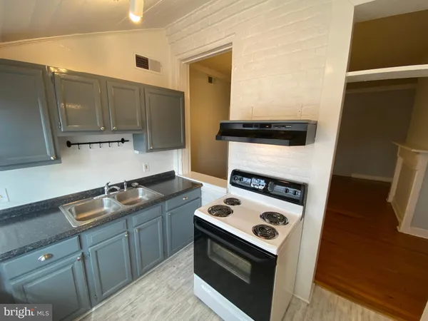 $1,645 | 604 Caroline Street, Unit 2, Fredericksburg, VA 22401