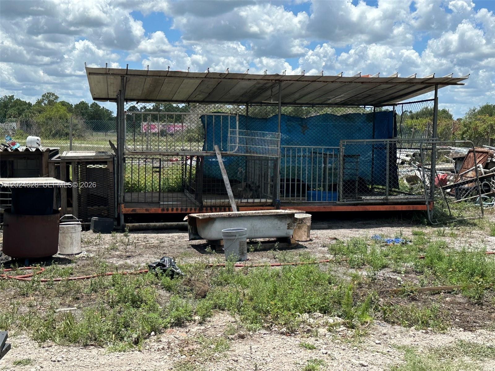 625 North Quebrada Street Clewiston, FL 33440 - Photo 23 of 26 a view of a backyard with sitting area