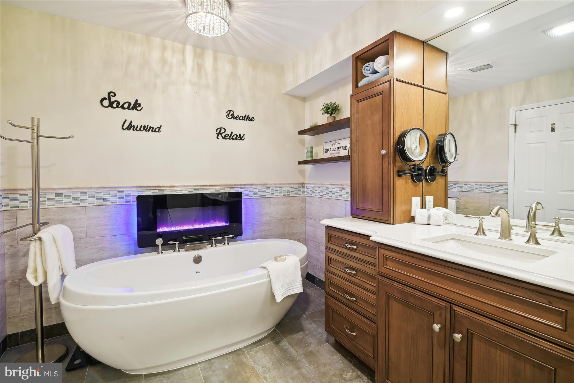 8360 Country Life Road Pasadena, MD 21122 - Photo 24 of 34 Primary Bath with Soaking Tub