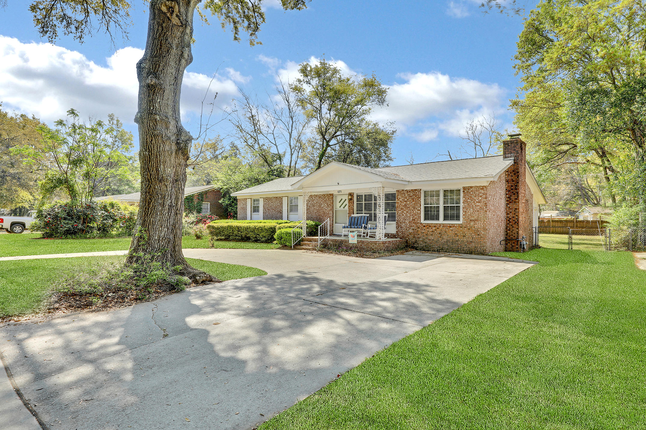1371 Camp Road Charleston, SC 29412 - Photo 2 of 30 1R3A8861