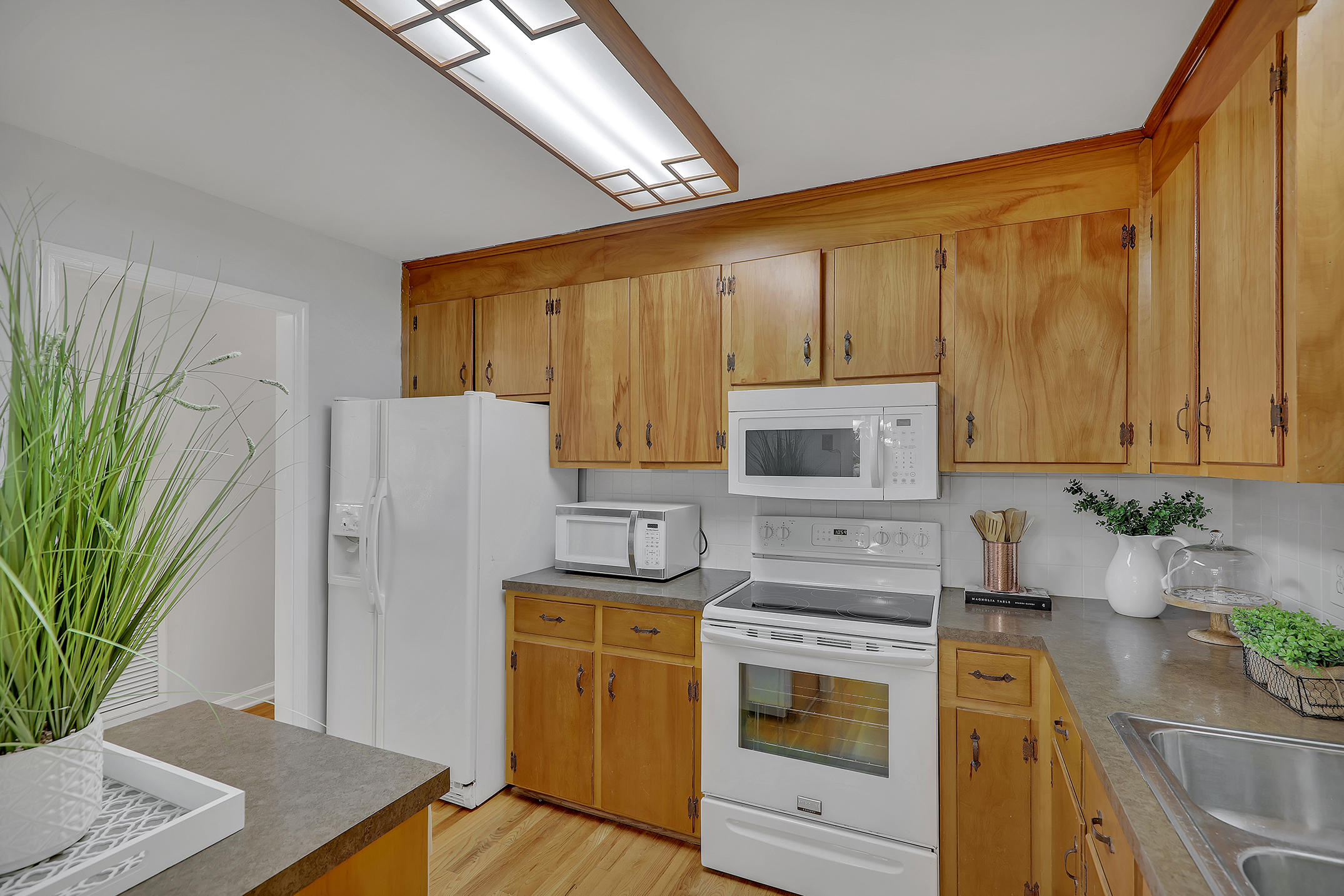 1371 Camp Road Charleston, SC 29412 - Photo 17 of 30 1R3A8952