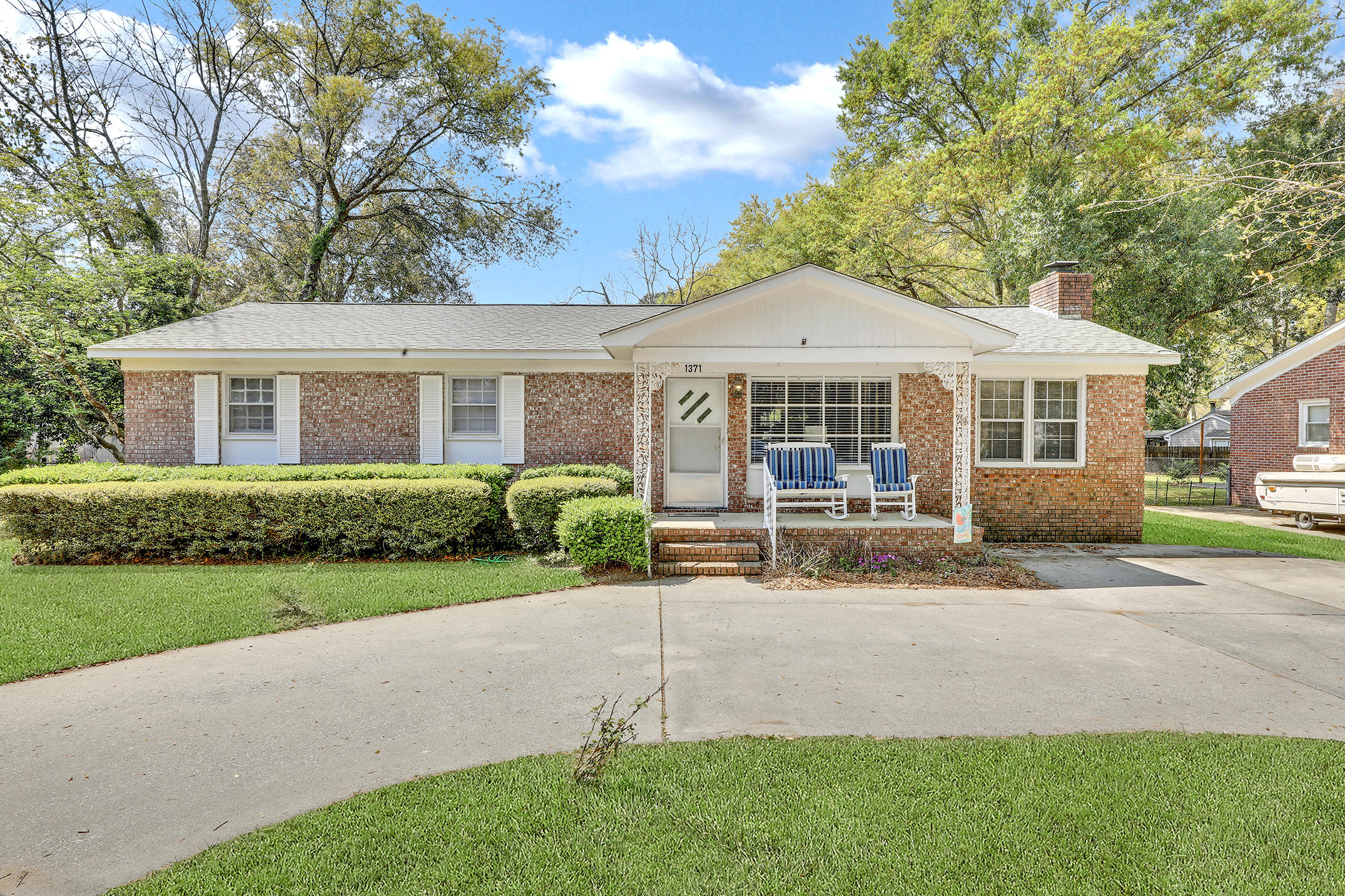 1371 Camp Road Charleston, SC 29412 - Photo 3 of 30 1R3A8847