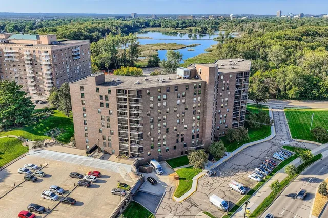 $139,000 | 6615 Lake Shore Drive South, Unit 604, Richfield, MN 55423