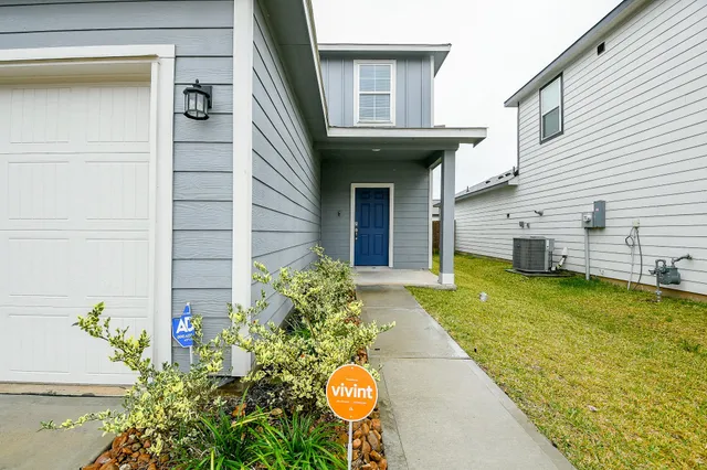 $2,000 | 16612 Aurora Street, Porter Heights, TX 77365