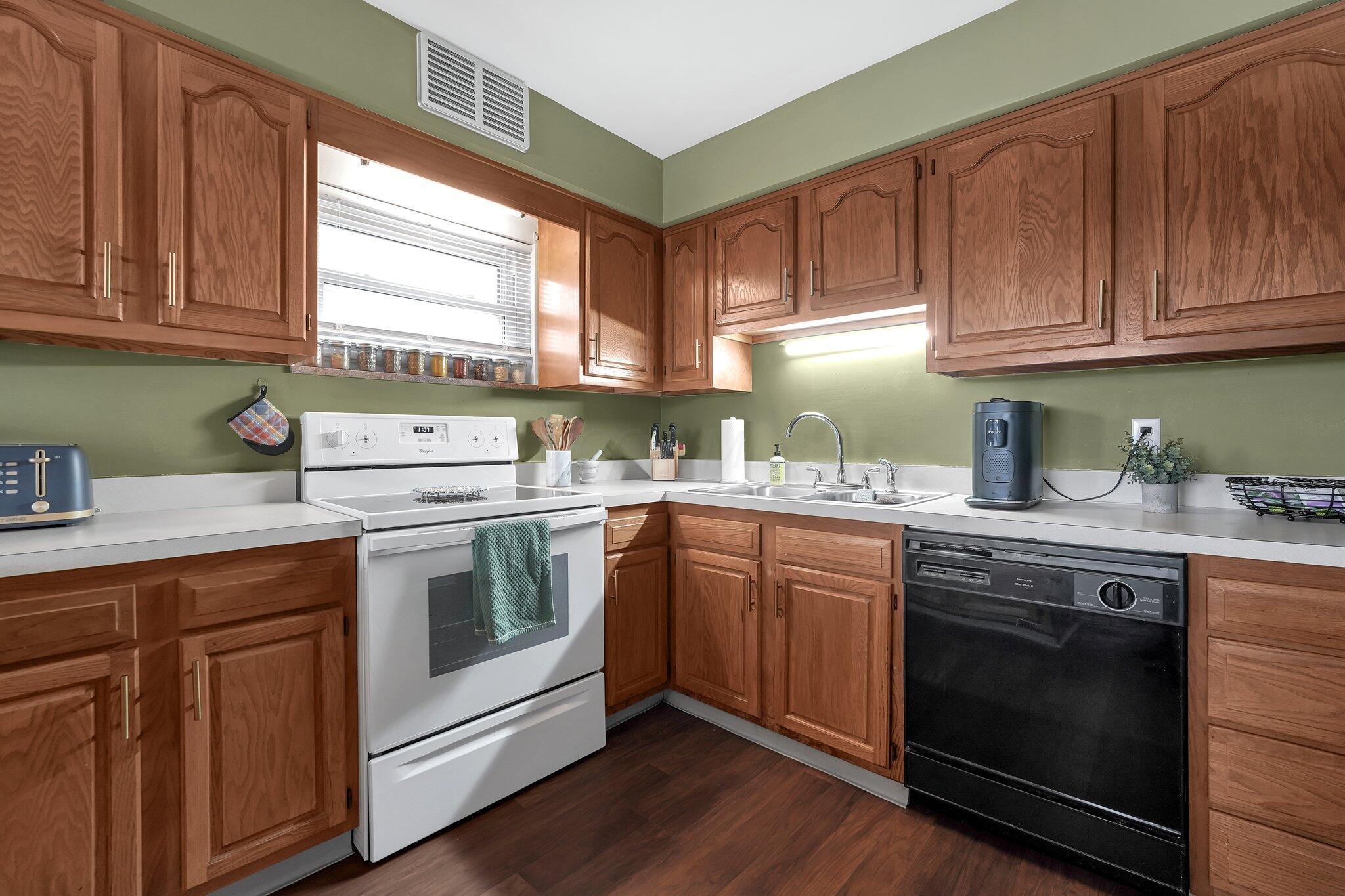 581 Morse Road Columbus, OH 43214 - Photo 9 of 26 Spacious Kitchen