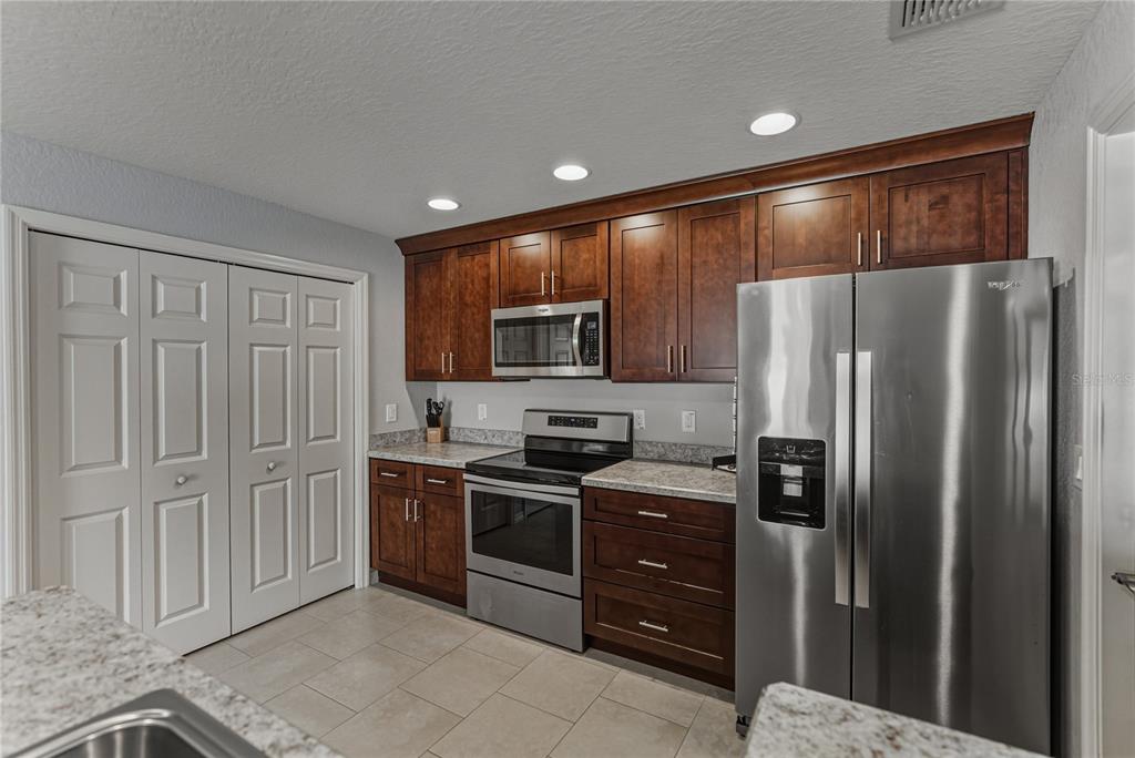 4924 South Dossey Road Lakeland, FL 33811 - Photo 11 of 41