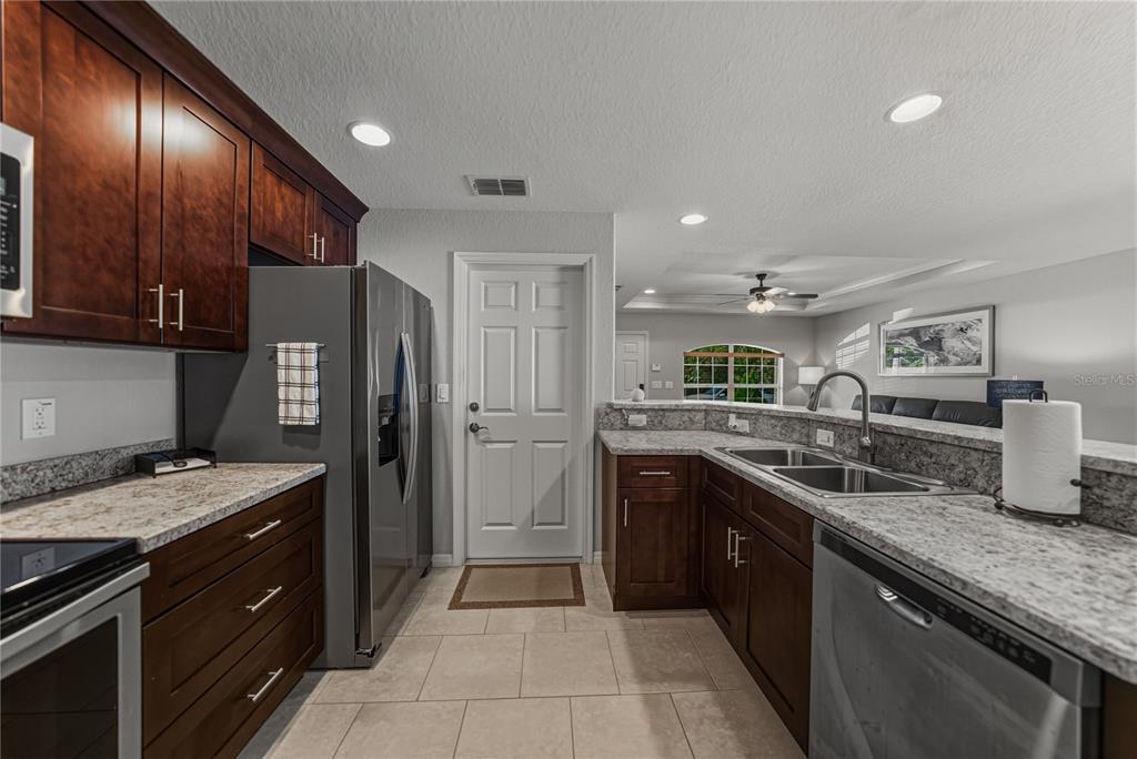 4924 South Dossey Road Lakeland, FL 33811 - Photo 13 of 41