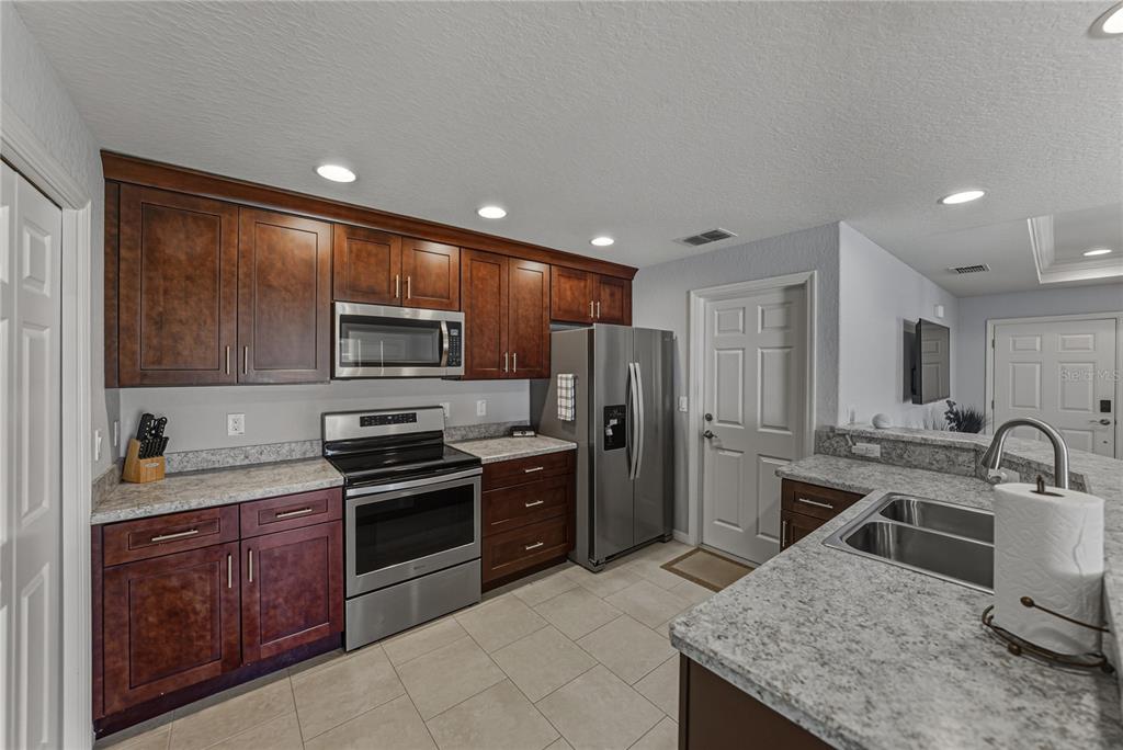 4924 South Dossey Road Lakeland, FL 33811 - Photo 10 of 41