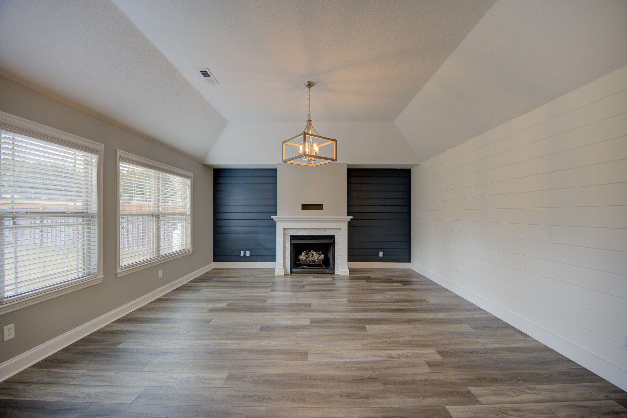 147 Live Oak Road Ringgold, GA 30736 - Photo 12 of 37 Living Room