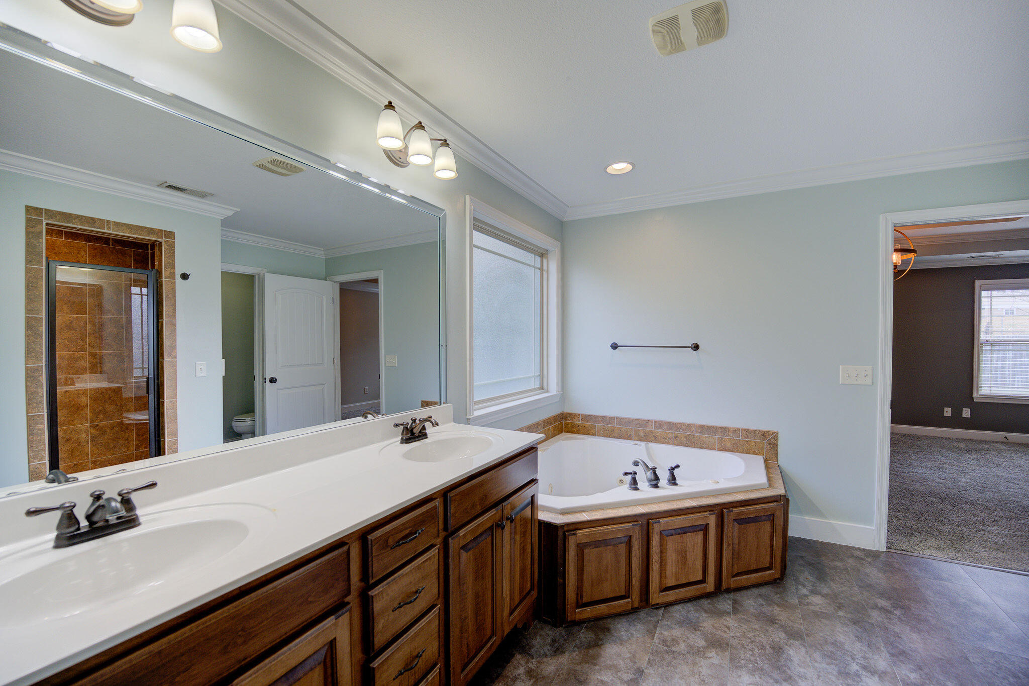 147 Live Oak Road Ringgold, GA 30736 - Photo 18 of 37 Double Vanity & Garden Tub